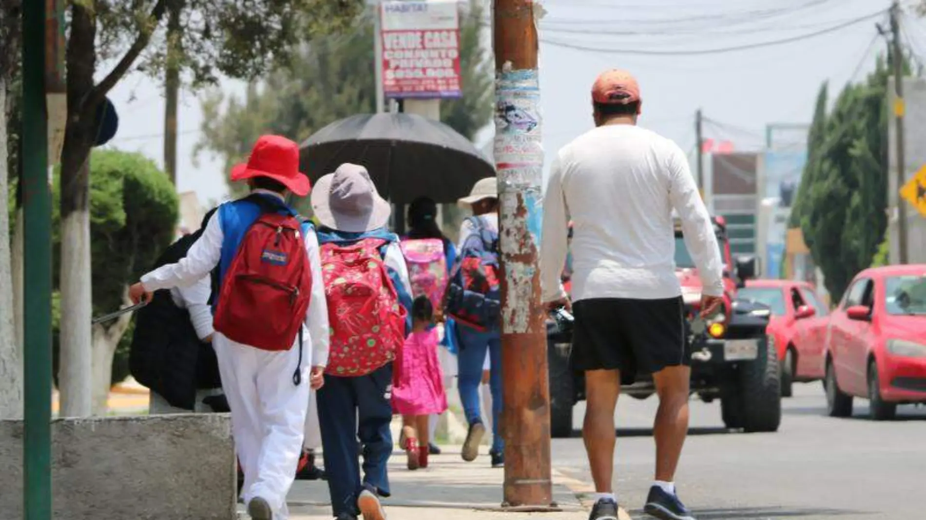 Personas, calle, golpe de calor